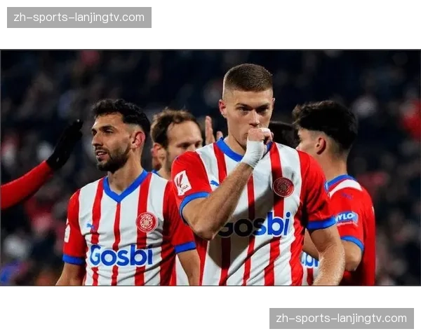 赫塔菲5-4-1低位密集阵型成型 中场绞杀压缩对手进攻空间